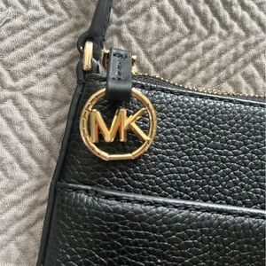 Michael Kors Jet Set Charm Leather Flat Crossbody